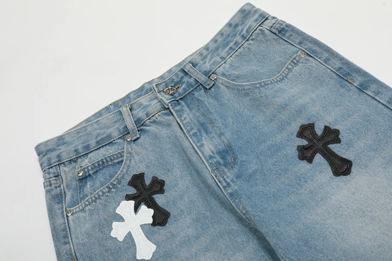 KE971#P240 The only correct leather label version on the market Chrome Hearts CH Cross embroidery distressed jeans Top ceiling quality 100% correct version The correct version is here!  Believe me this must be the best quality you will ever come across! ! Excellent value for money! !  Styles with different washes and textures are very friendly to people with thin legs and thick legs. The straight version is very flattering to the shape of the legs. The moderate length is timeless and easy to match. It is the basis of various styles and a must-have in the wardrobe! ! Add a little stacking to easily control this year's popular clean fit fabric. The fabric is stiff but the upper body is soft without losing texture. The sides and cuffs of some styles have a bone-wash effect. It's really hard not to love it! The outfit effect is immediate! ✅Correctly customize the Croxin metal leather label on the back panel. It is not sold directly with the cross on the finished jeans. 1:1 copying strives for excellence and the details are perfectly grasped. ✅The cross leather label is clear and smooth. Exquisite turning top craftsmanship. ✅Buttons, zippers and hardware are all customized versions of the Croxin LOGO. ✅High-cost washing process. Size: 28 30 32 34 36 (5 sizes)